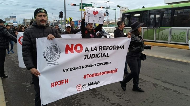 En Pachuca, realizan marcha fúnebre contra reforma de AMLO al Poder Judicial