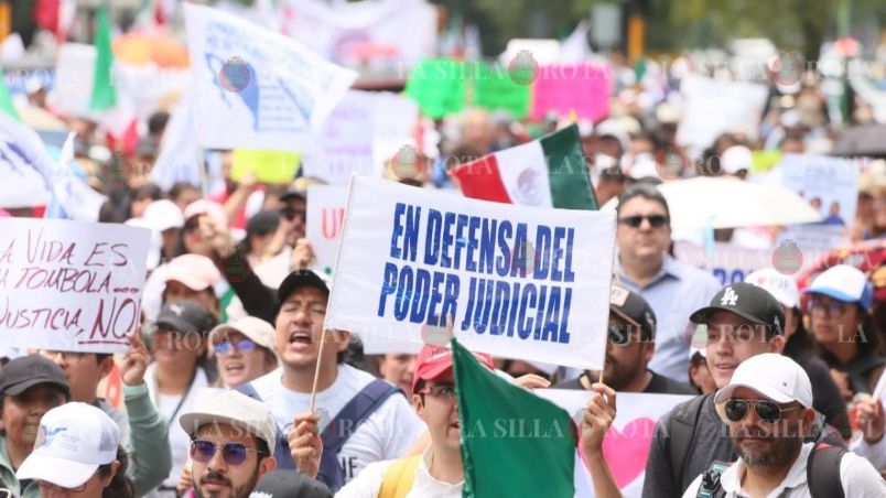 Así avanza la marcha de estadiantes de la Facultad de Derecho