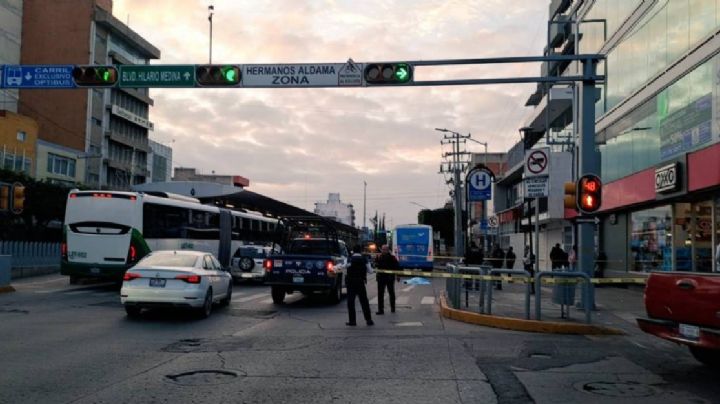 Camión urbano atropella y mata a mujer que cruzaba el López Mateos