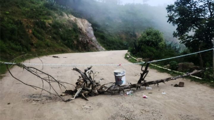 Sigue bloqueo de carretera intermunicipal Ixmiquilpan-Nicolás Flores; por conflicto entre localidades
