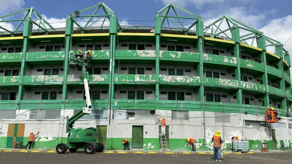 Arreglan Estadio León por aniversario del Club León.