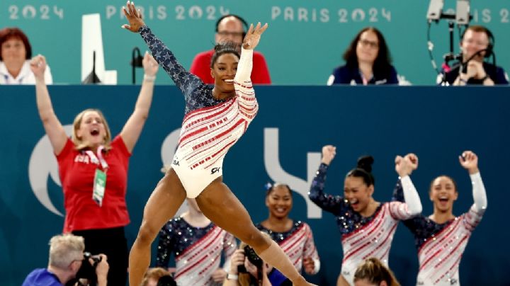 Simone Biles pierde dos oros pero se rinde ante Andrade con histórica foto