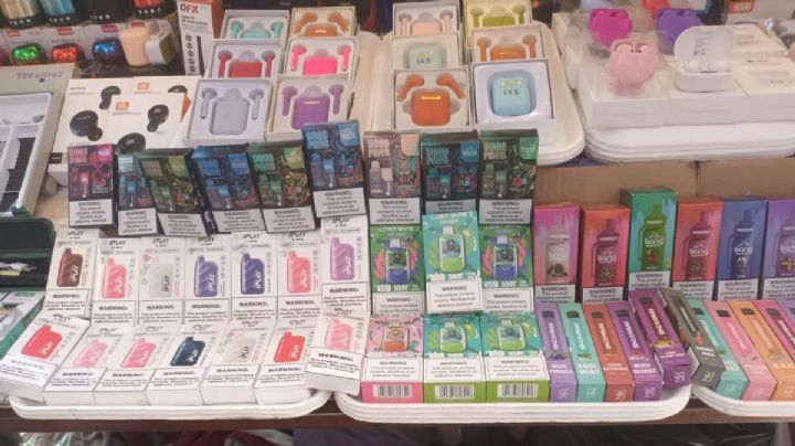 No sólo en Oxxo, afuera de Mercado Aldama también venden vapeadores