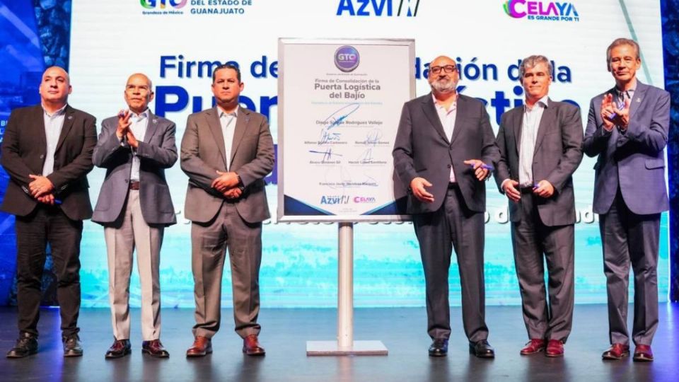 Firman convenio para construcción de Puerto Interior II en Teatro de la Ciudad de Celaya.