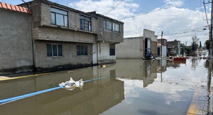 "Ya me cansé de sacar agua"; vecinos de Chalco piden ayuda del gobierno estatal