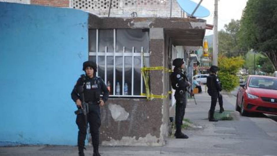 El hecho ocurrió cerca de las 6:30 de la tarde cuando la FGE llegó a la casa ubicada en la calle Contratistas de Echeveste con el bulevar Miguel Hidalgo y se colocó una papeleta la cual indicaba que el número de la carpeta de investigación.