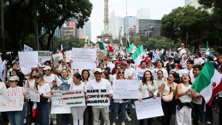 Estudiantes de derecho marchan desde el Ángel contra la reforma judicial