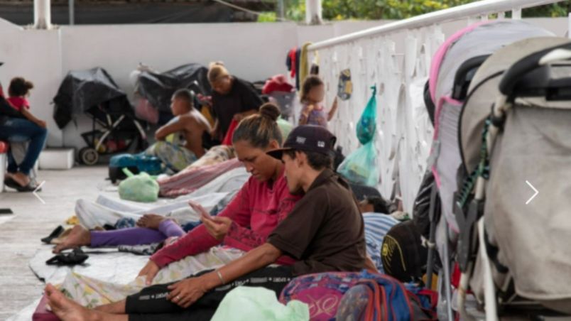 Pasa caravana de migrantes por Córdoba: zapateros, albañiles y mecánicos buscan trabajo