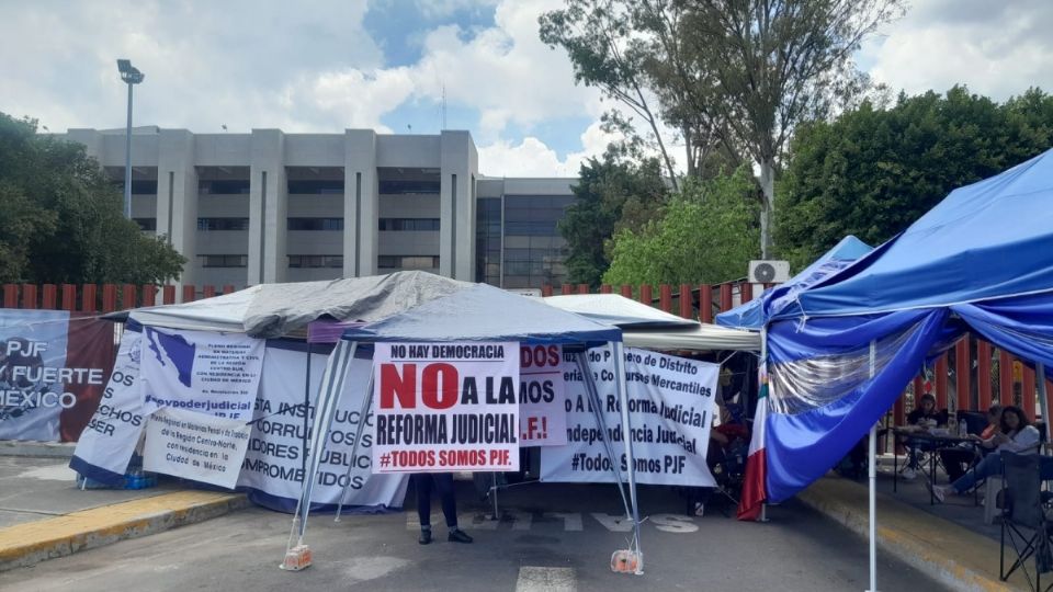 Plantón frente a la Cámara de Diputados