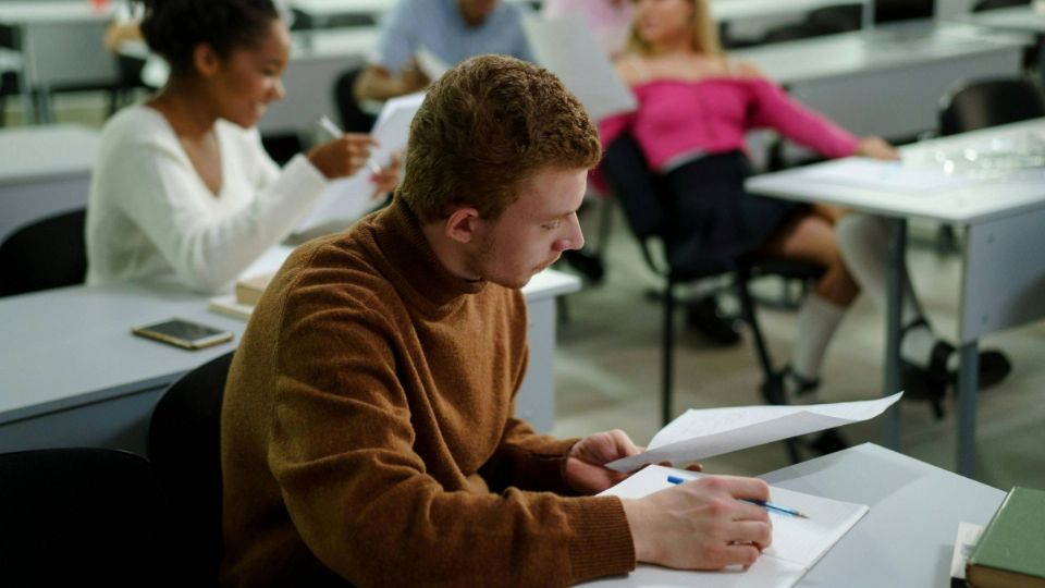 Los recursos entregados a los estudiantes les servirá para pagar la inscripción a la escuela, colegiatura, comprar materiales, entre otros