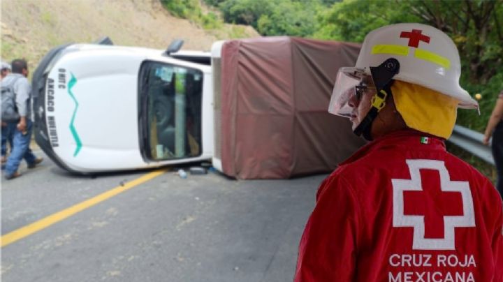 Volcadura de camioneta usada como transporte rural en Huejutla deja 12 lesionados; aquí la lista