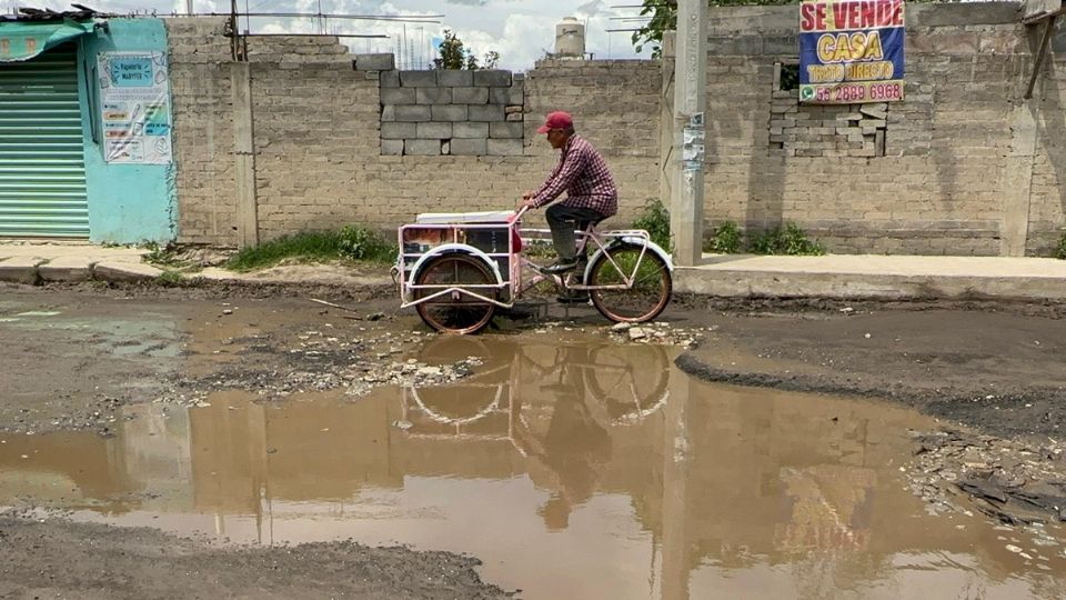 Sin red y con red de drenaje, inundaciones pegan a vecinos de Chalco