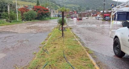 200 familias de Tuxpan, Michoacán, quedaron bajo el agua, durante tromba