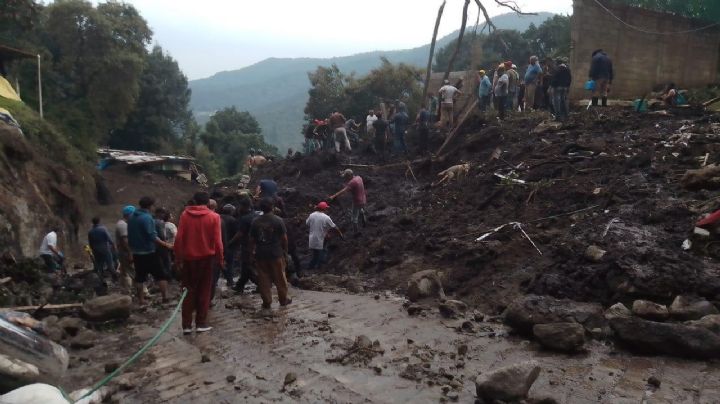 Cerro sepulta a pueblo de Jilotzingo, en Edomex