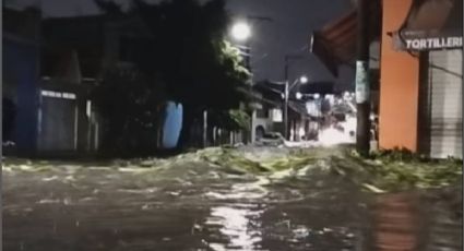 ¡Se cayó el cielo! Se desborda drenaje en León por fuertes lluvias | VIDEO