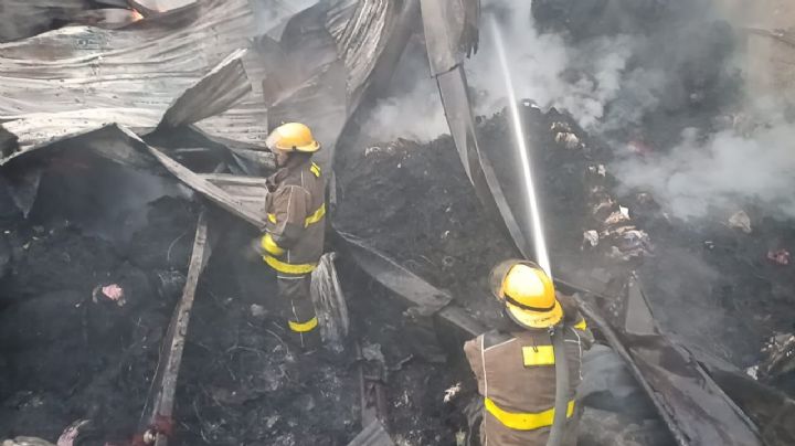 Incendio devora fábrica de ropa en León; esto es lo que sabemos