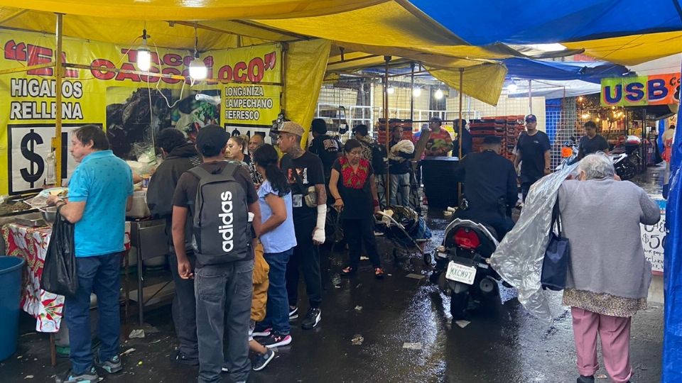 Tragedia en Tepito: Caen láminas de PVC y aplastan a 2 personas