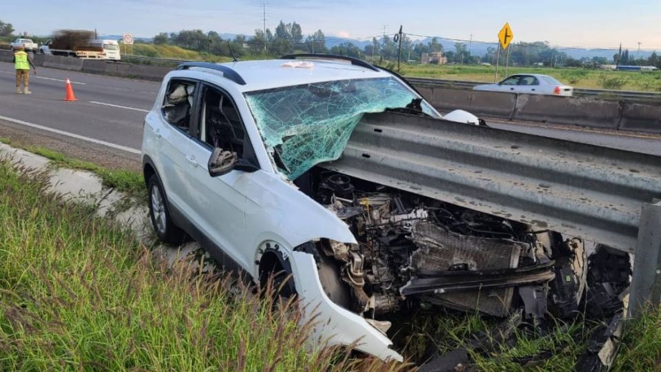 Las lesiones que sufrió el conductor de la camioneta resultó con lesiones que no ponen en riesgo su vida.