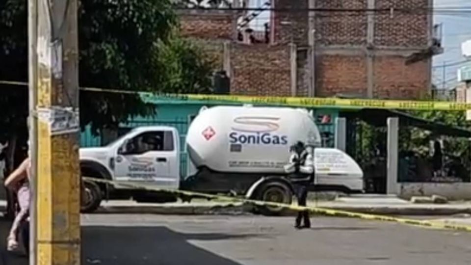 El ciclista fue arrastrado por la pipa de gas por varios metros.
