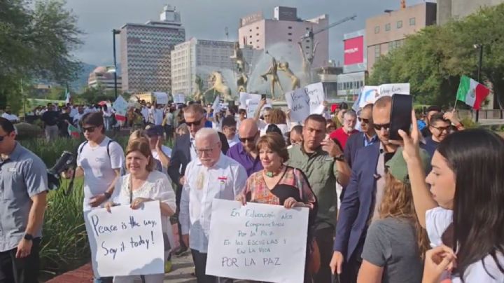 Marchan Premios Nobel de la Paz en Monterrey