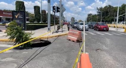 Se abre socavón en la avenida Torres Landa de Celaya