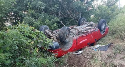 Bebé muere en volcadura de camioneta en Alvarado