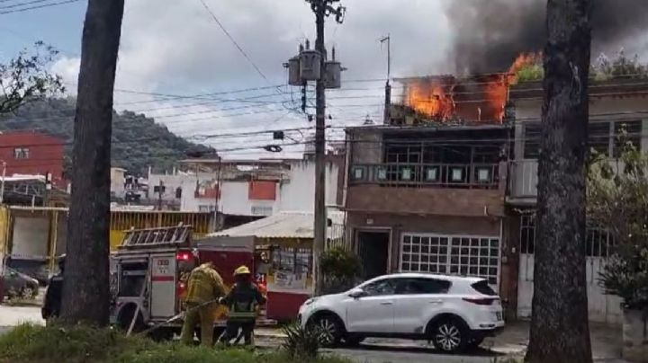 Incendio de casa en avenida Villahermosa de Xalapa hoy 23 de septiembre (Video)