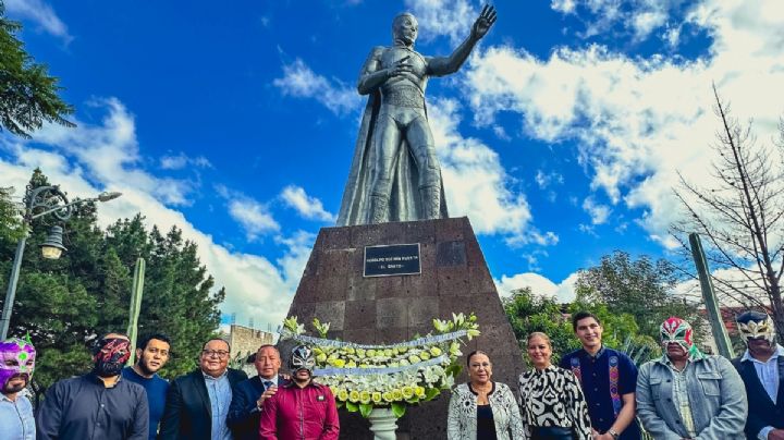 Tulancingo rinde homenaje a El Santo, se cumple 107 años de su natalicio