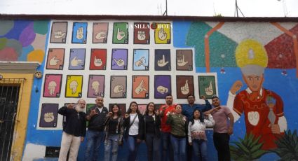 Artistas sordos pintan mural en Jalatlaco; municipio de Oaxaca busca borrarlo