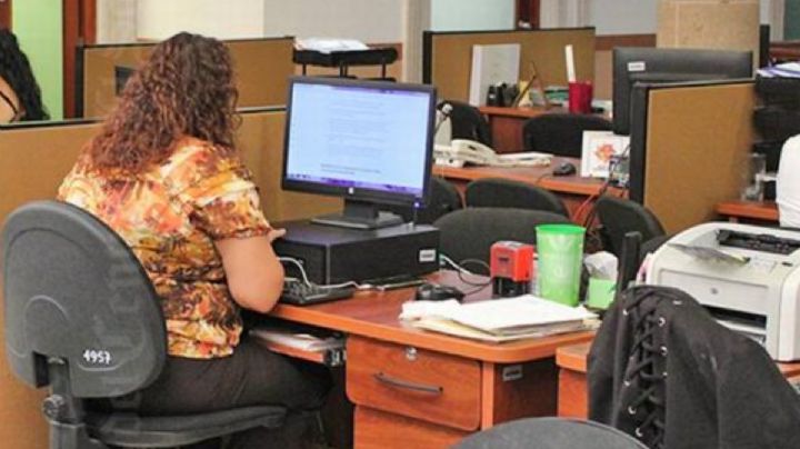 Plazas para burócratas en el gobierno federal, a la “congeladora”