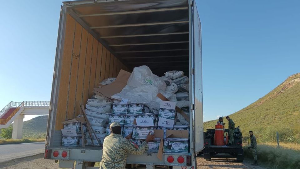 Aseguran 308 kg de cocaína oculta en cajas de leche y tequila en Durango.