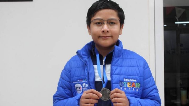 José Antonio gana medalla de plata en matemáticas para Guanajuato