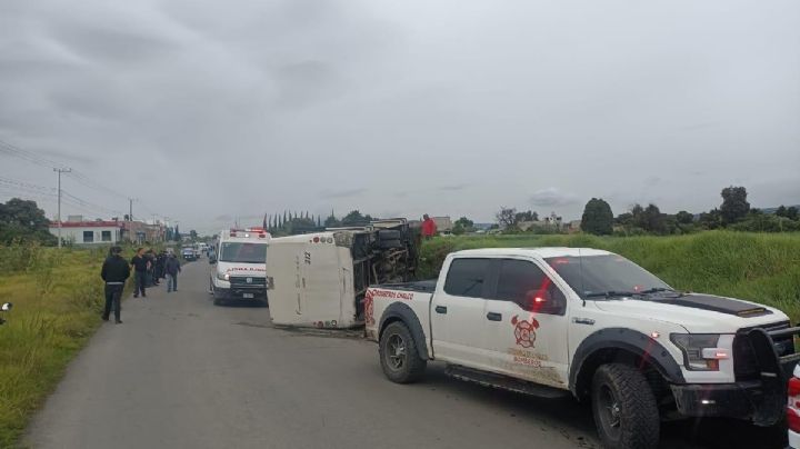 Edomex: Vuelca autobús en Chalco y deja 6 personas lesionadas