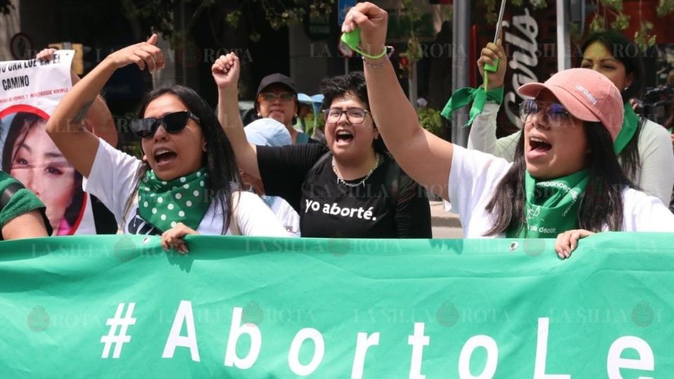 Mujeres marchan en CDMX por la legalización del aborto