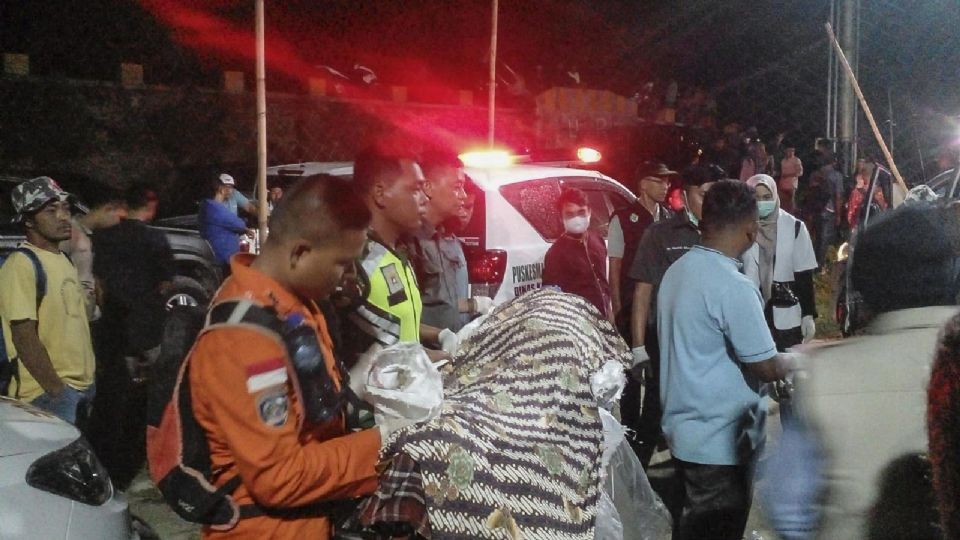 Colapsa mina ilegal en indonesia; 12 personas murieron