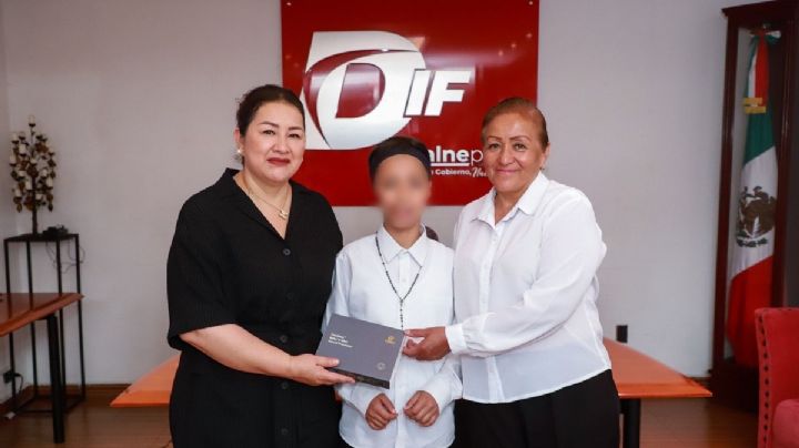 DIF Tlalnepantla transforma la vida de un niño al donar un aparato auditivo