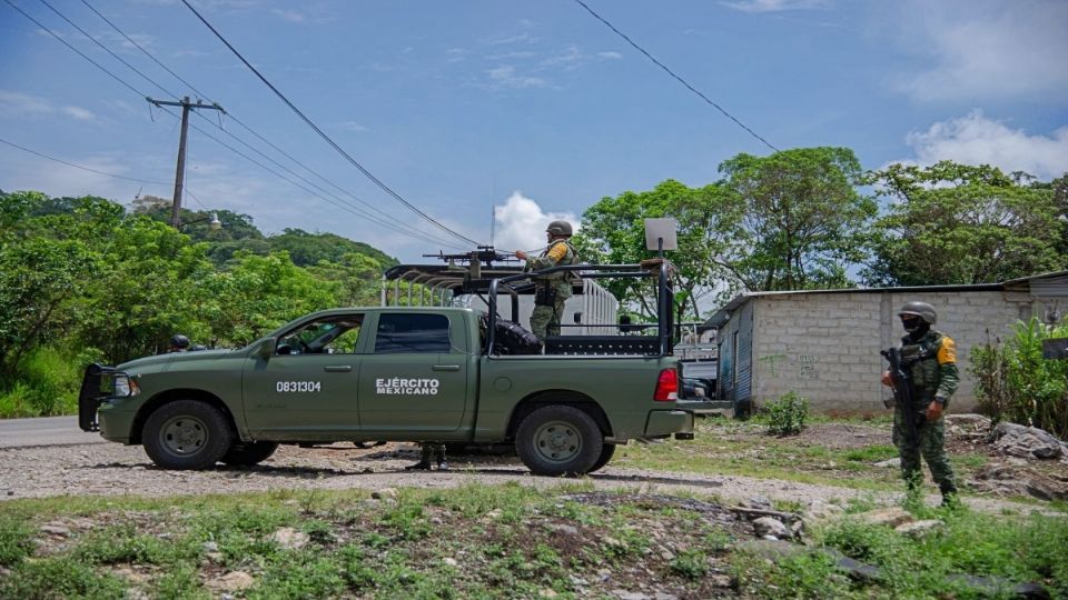 Durante un operativo efectuado este miércoles en el municipio de Tonalá, Chiapas, elementos de la Secretaría de la Defensa Nacional y de la Marina detuvieron a siete personas