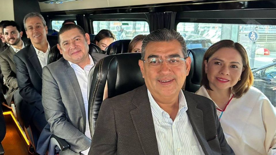 El gobernador de Puebla, Sergio Salomón, junto con el gobernador electo Alejandro Armenta y el alcalde electo de Puebla José Chedrahui, realizan gira por Alejania
