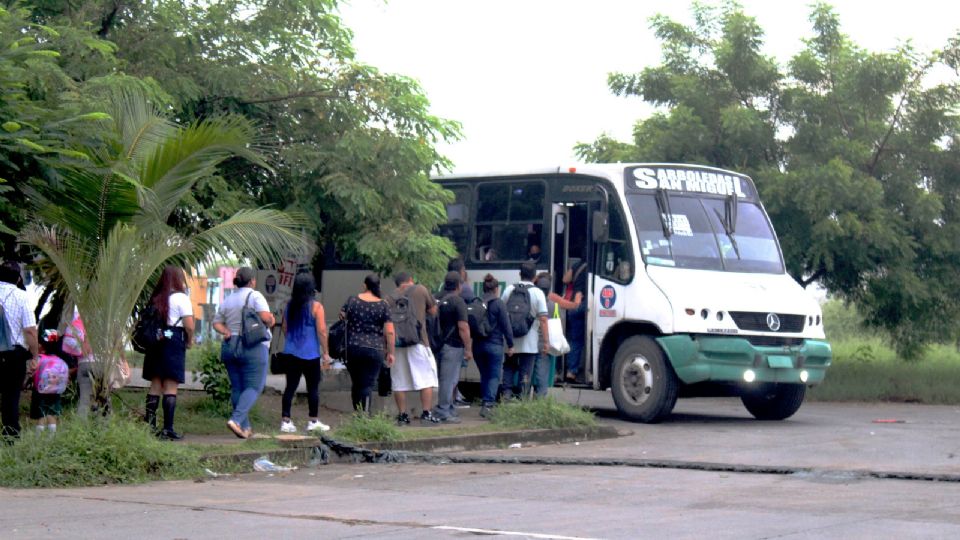 En donde residentes se quejan por la falta de unidades.