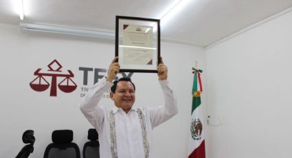 "Huacho" Díaz Mena recibe constancia como gobernador electo de Yucatán