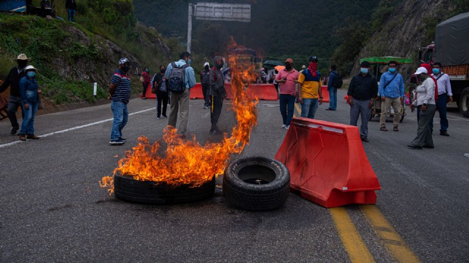 Este mismo jueves casi a la medianoche, la Red Todos los Derechos para Todos y Todas (Red-TDT), a través del Centro de Derechos Humanos Fray Bartolomé de Las Casas (Frayba), emitió un documento en el que advirtió el “grave riesgo” para la vida y la seguridad de las comunidades de Frontera Comalapa ante el clima de narco-violencia que sufren desde hace al menos tres años.