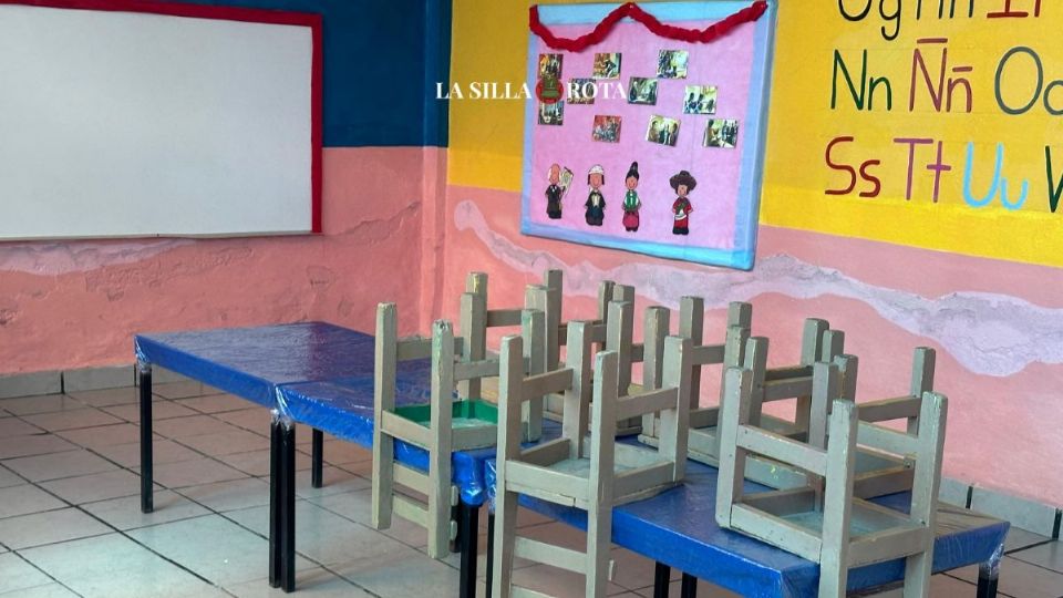 En el regreso a clases se implementarán medidas preventivas, como el uso obligatorio de gel antibacterial, desinfectante y cubrebocas, para asegurar la limpieza y la salud de los estudiantes.