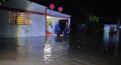 Amanecen bajo el agua más de 2,000 viviendas en Agua Dulce tras lluvias