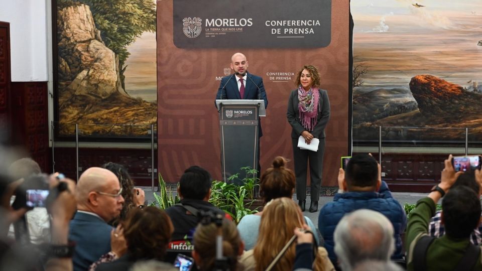 Los titulares de la Secretaría de la Contraloría, Alejandra Pani  y el consejería Jurídico,  Edgar Antonio Maldonado.