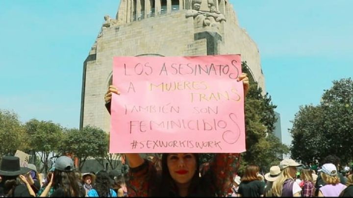 ¿Quién es la activista trans que increpó a Bertha Alcalde en pleno evento?