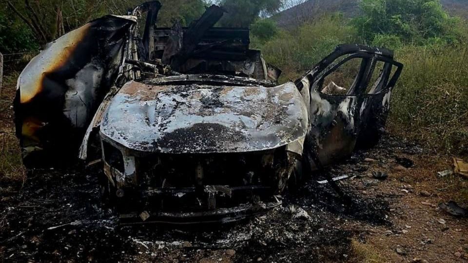 La explosión incendió la camioneta, causando la muerte instantánea de la víctima
