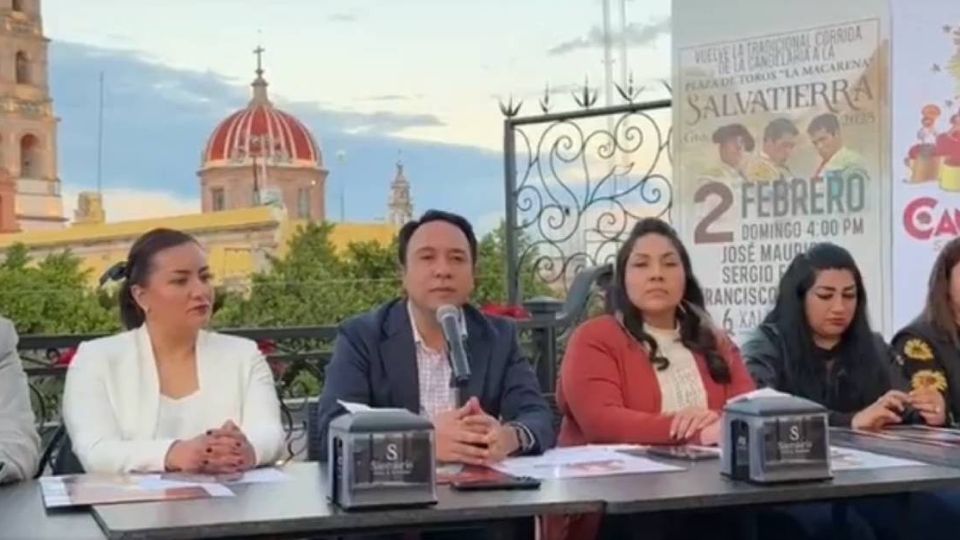 El alcalde de Salvatierra, José Daniel Sámano Jiménez, dio a conocer a los artistas que se presentarán en la Feria de la Candelaria 2025.