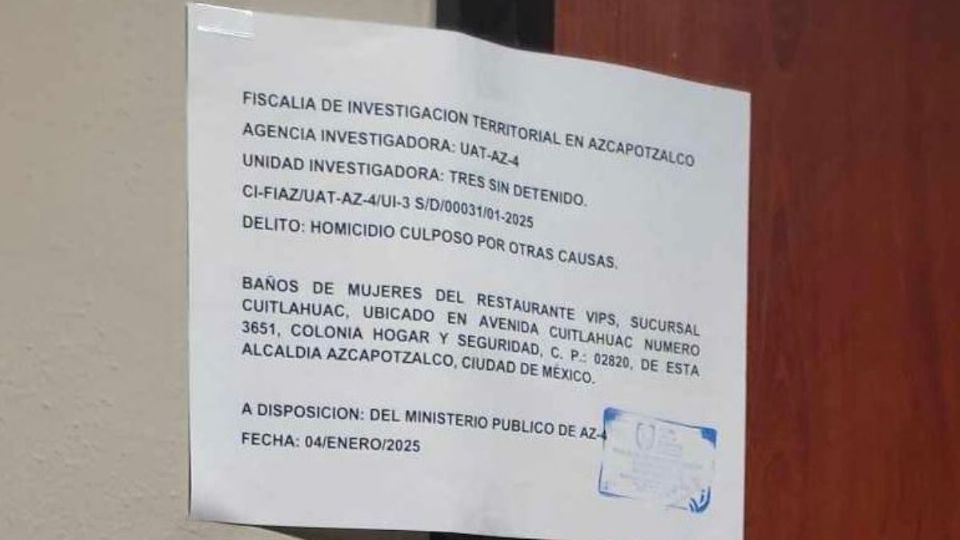 El lugar mencionado corresponde a los baños de mujeres del restaurante Vips, ubicado en Avenida Cuitláhuac número 3651, colonia Hogar y Seguridad, en la alcaldía Azcapotzalco, de la Ciudad de México.