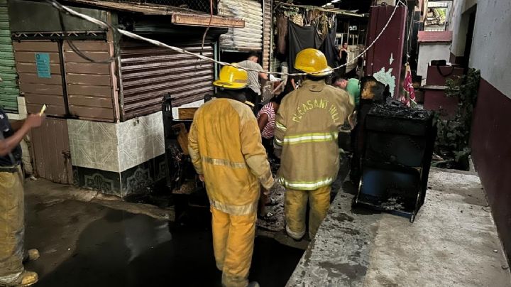 Queman 4 locales comerciales en el Mercado de la Zapata en Acapulco