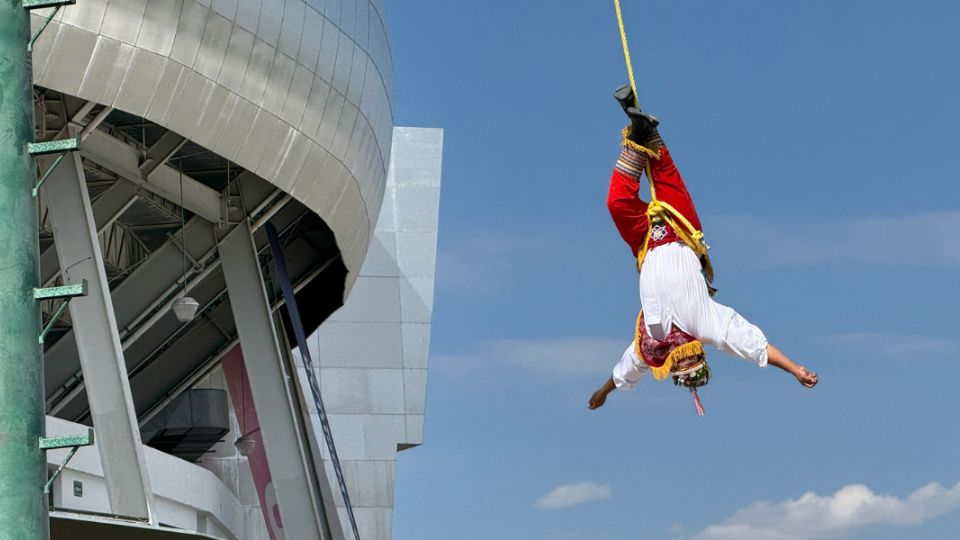 Voladores de Papantla en la Feria de León 2025